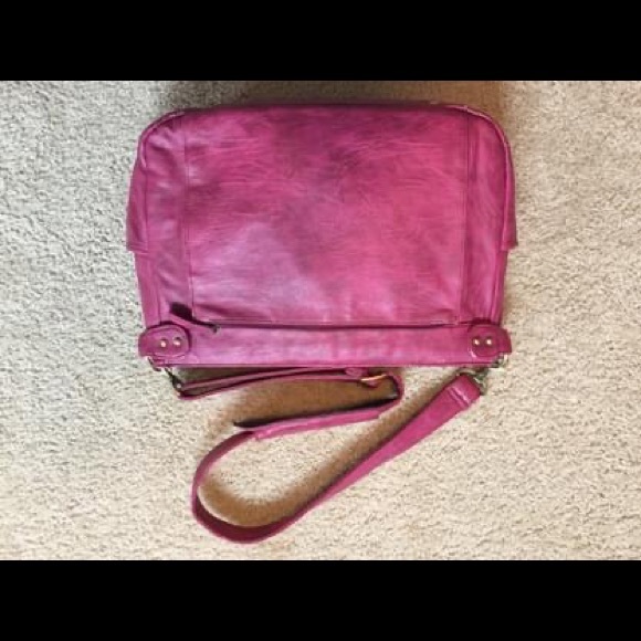 Kelly Moore Classic Camera Bag in Fuchsia - Picture 4 of 5